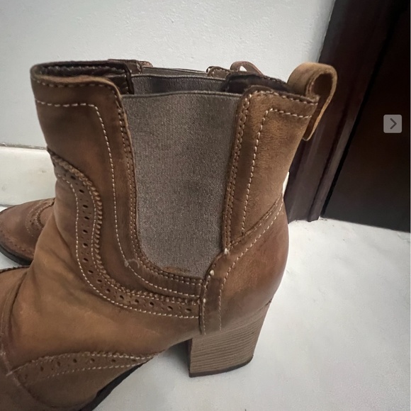 FRED SEGAL DISTRESSED LEATHER ANKLE BOOTIES, US SIZE 38, COGNAC BROWN - Picture 4 of 12